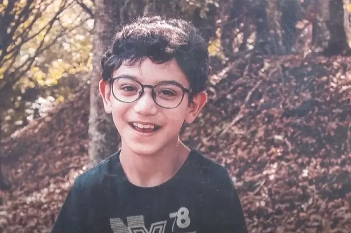 Brayan, 14 anos, precisa de 5 cirurgias para continuar caminhando