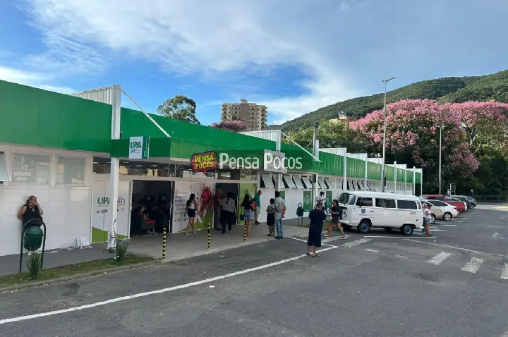 Homem pinga cola instantânea no olho achando que era colírio em Poços