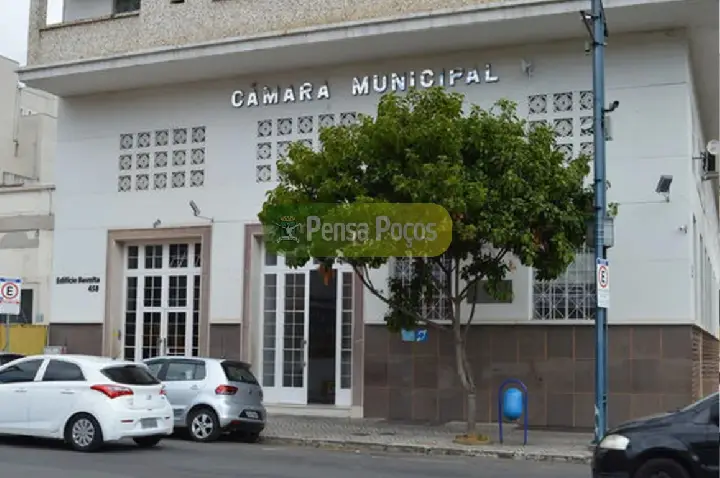 Prazo para inscrições de estagiários na Câmara de Poços termina neste sábado