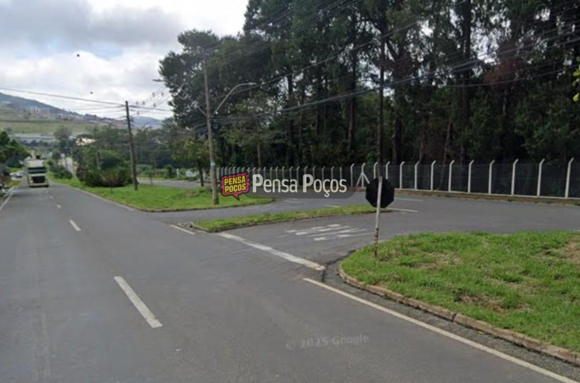 Acidente com 4 veículos deixa garupa de moto em estado grave na zona oeste