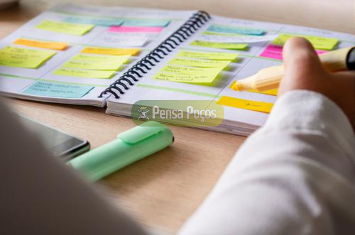 Curso gratuito de Assistente Administrativo oferece capacitação a jovens da rede municipal