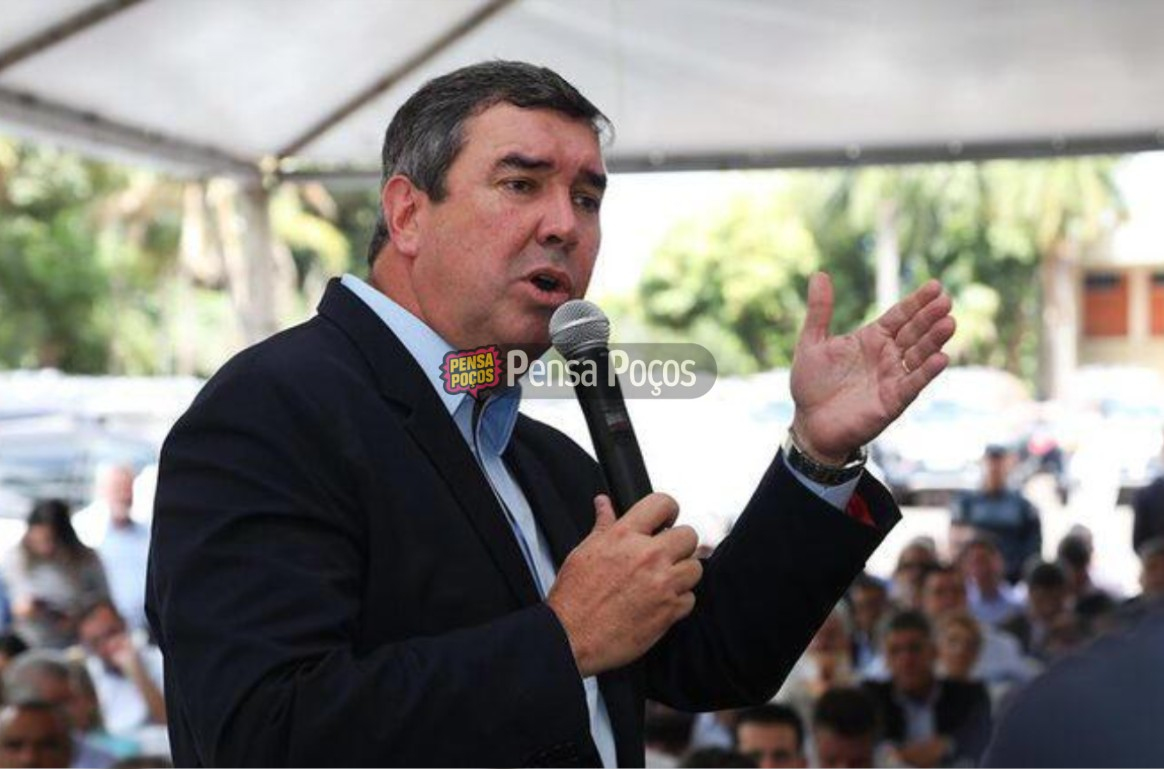 Último tucano abandona PSDB