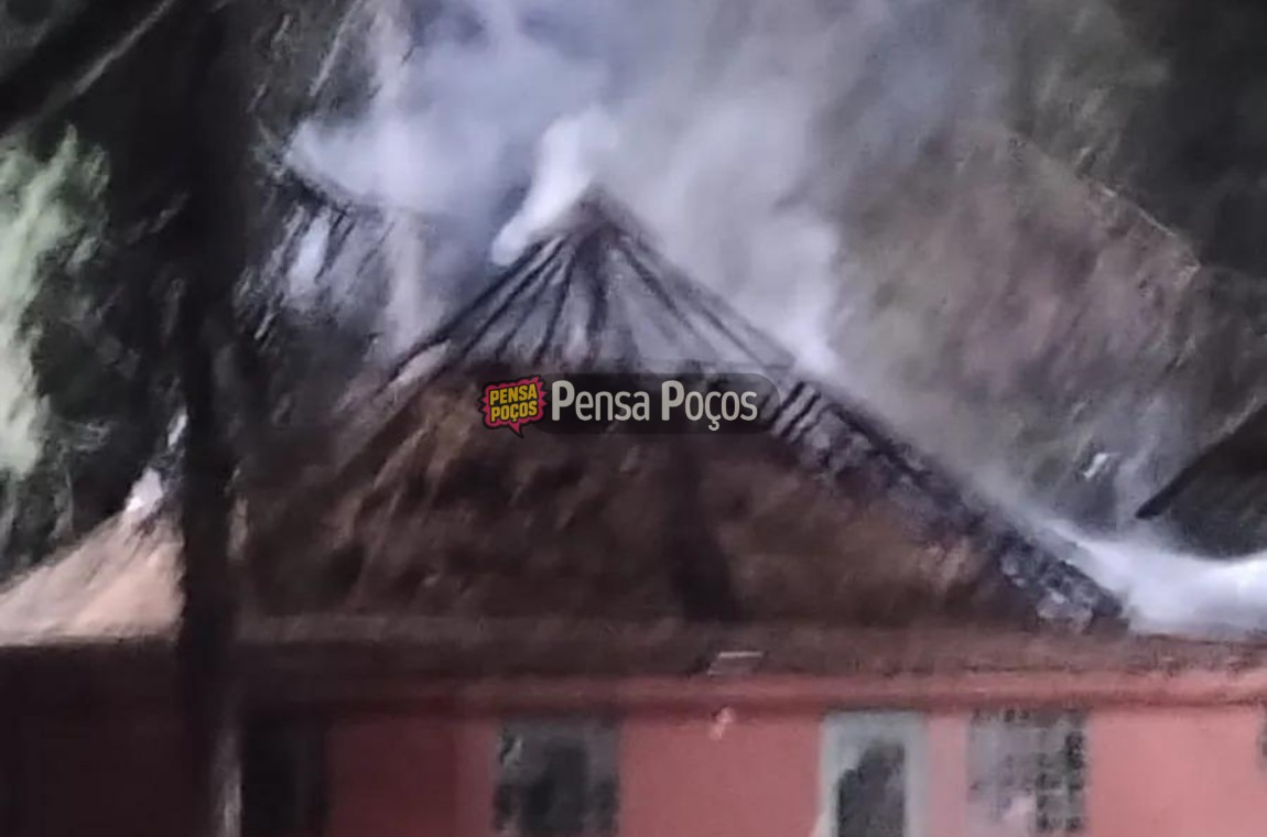 Incêndio destrói quiosque no Parque Ecológico da Zona Sul de Poços
