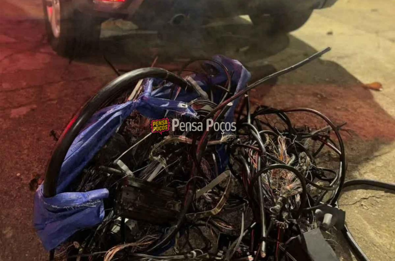 PM prende dois homens por furto de fios de cobre em Poços de Caldas