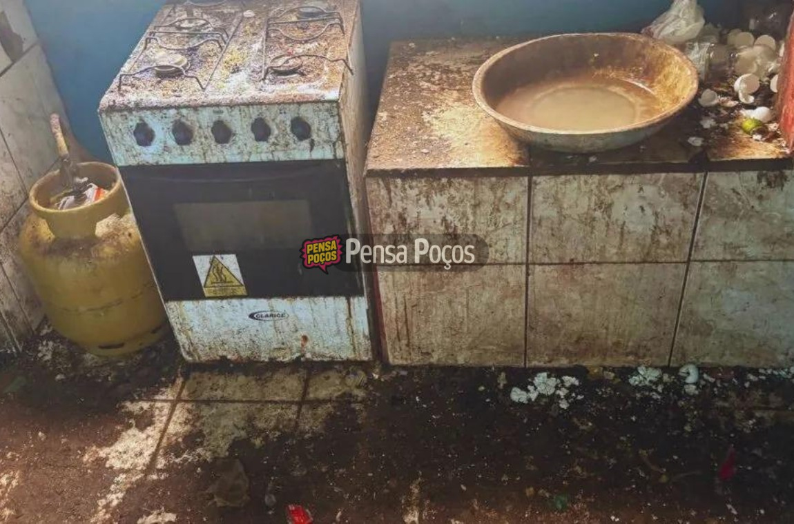 Idoso vivia em condições desumanas e é resgatado após pedir ajuda à PM