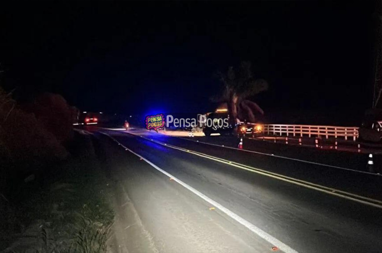 Motociclista sem CNH fica ferido em batida com carro na rodovia do Contorno